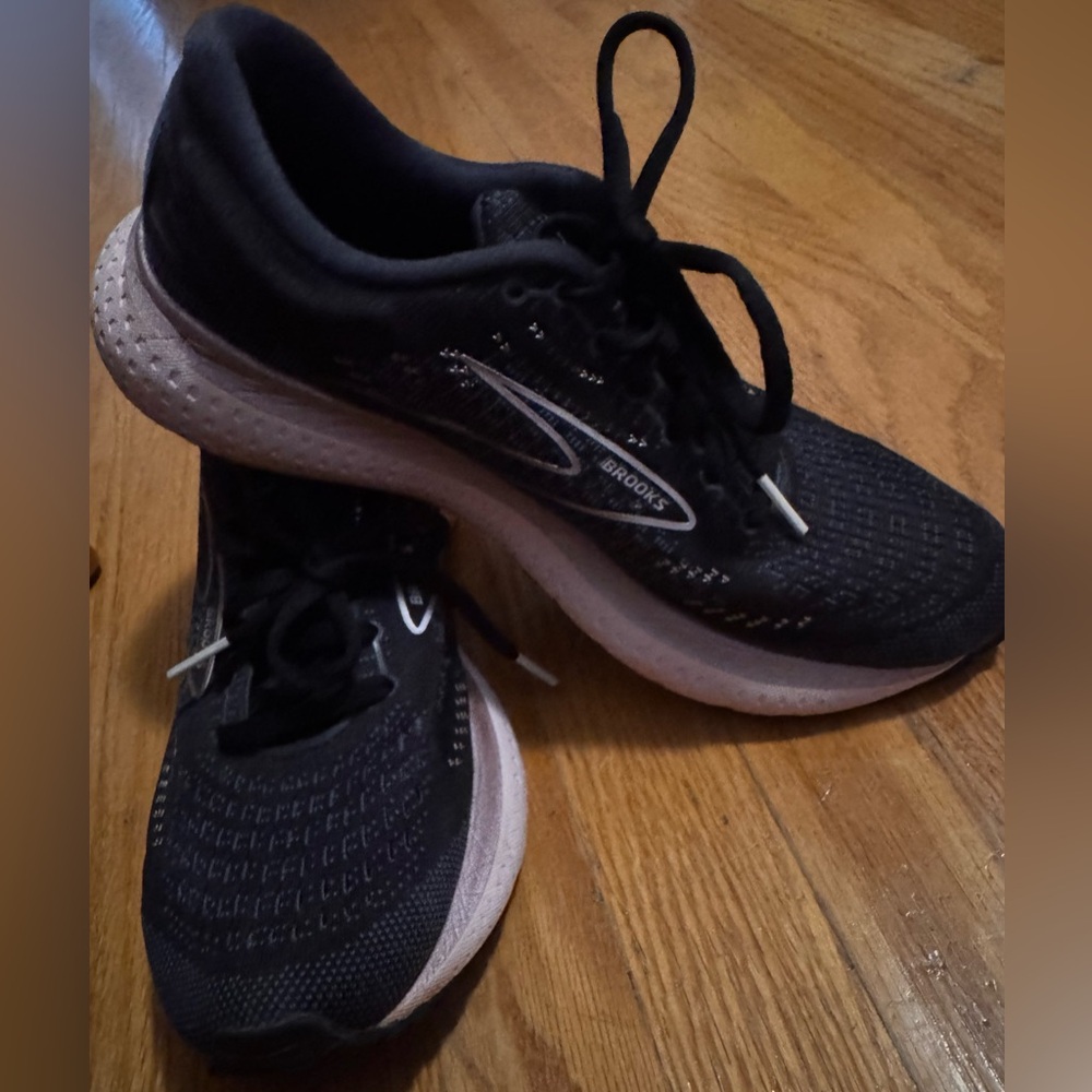 Brooks Women’s Black and Pink Running Shoes - Picture 3 of 5